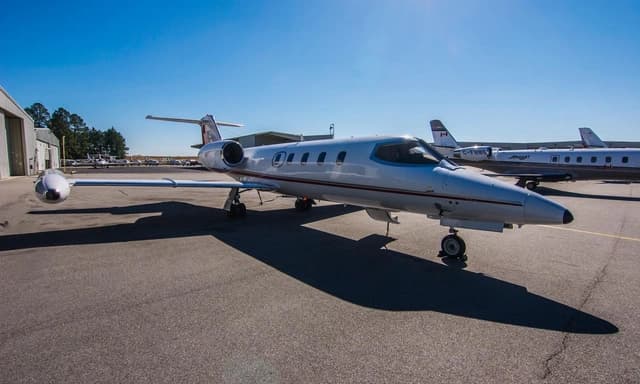 Learjet 35A N595BA