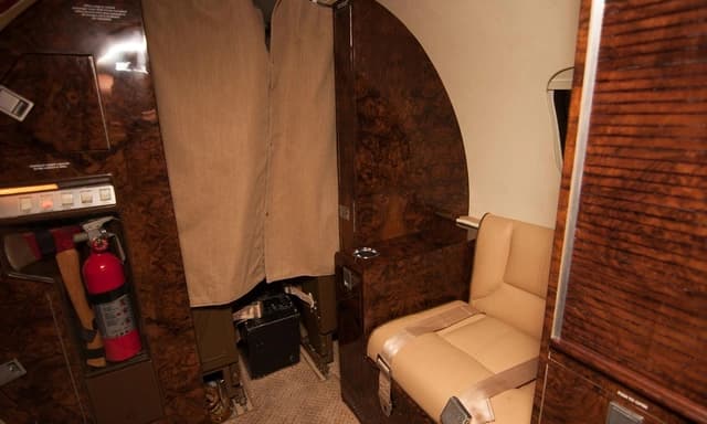 Learjet 35A N595BA photo 4