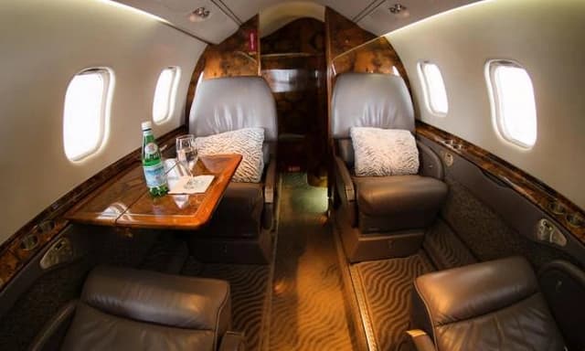 Learjet 60 N317MM photo 2