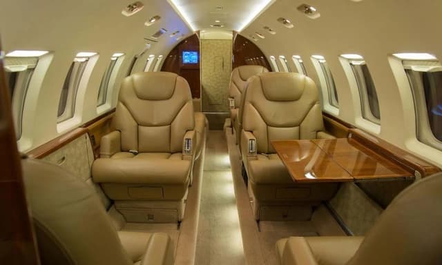 Hawker 1000 N982EC photo 2