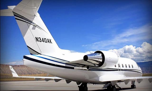 Challenger 604 N340AK