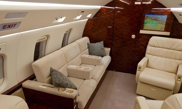 Challenger 604 N530BD photo 2