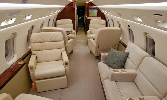 Challenger 604 N530BD photo 4