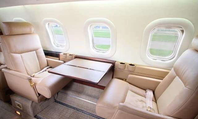 Learjet 55 N551RA photo 2