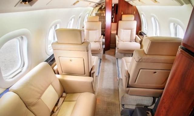 Learjet 55 N551RA photo 3