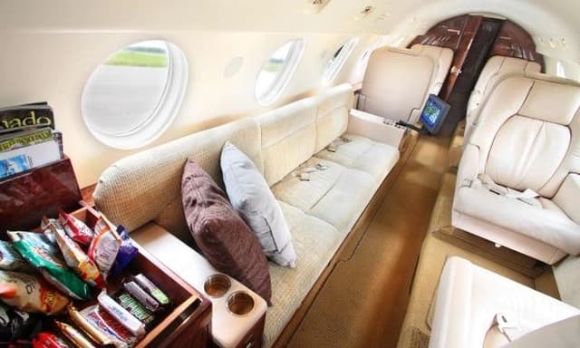 Falcon 20F N239CD photo 3