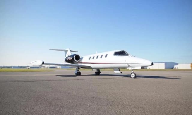Learjet 35A N76RA