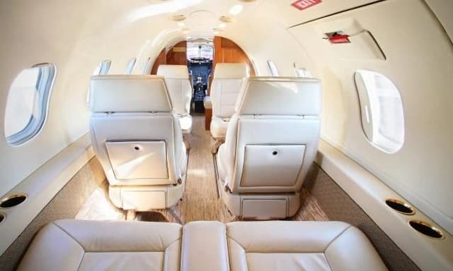 Learjet 35A N76RA photo 2