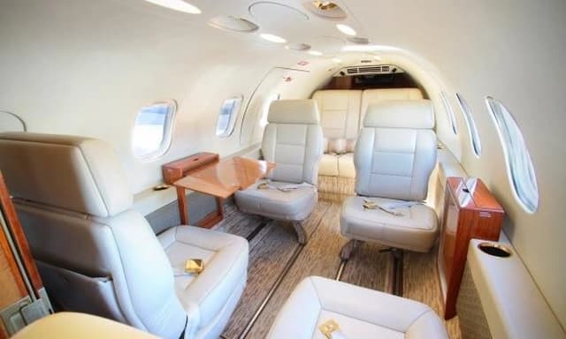 Learjet 35A N76RA photo 3