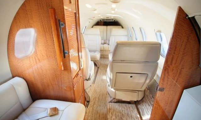 Learjet 35A N76RA photo 4