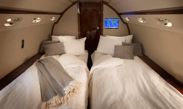 Gulfstream V N222LX photo 3
