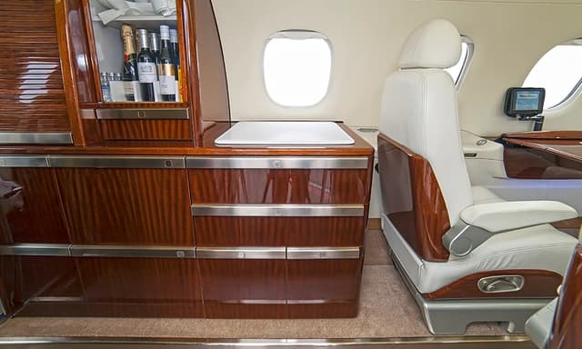 Embraer Phenom 300 N329MC photo 4