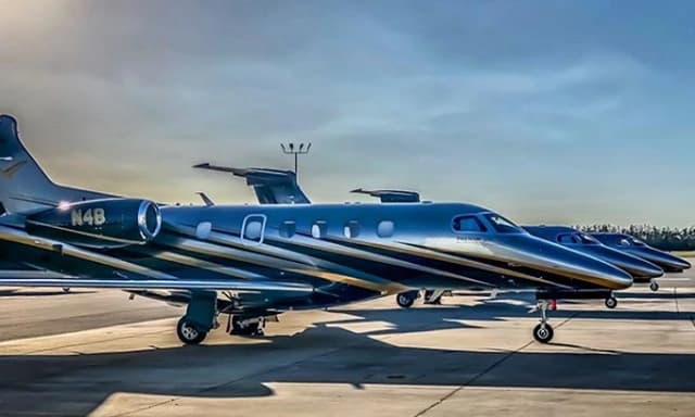 Embraer Phenom 300 N4B
