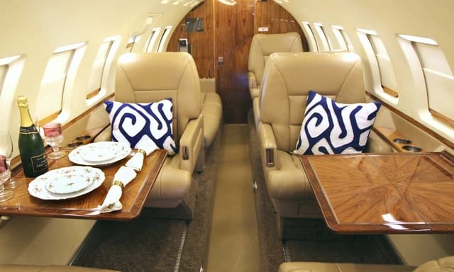 Hawker 1000 N67WE photo 3