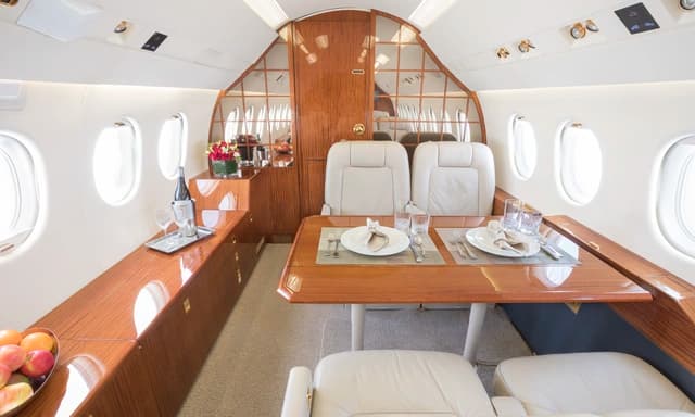 Falcon 2000EX N909MM photo 3