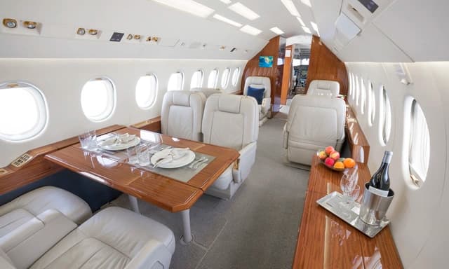 Falcon 2000EX N909MM photo 6