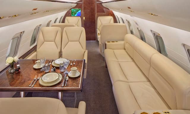 Challenger 604 N650HJ photo 2