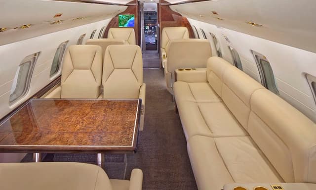 Challenger 604 N650HJ photo 3