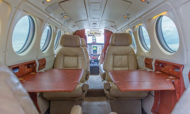 Saab 2000 N277JJ photo 3