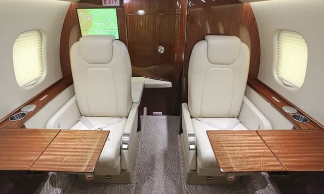 Learjet 60XR N104RJ photo 4