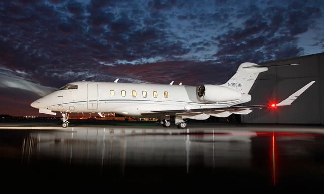 Challenger 350 N358MH