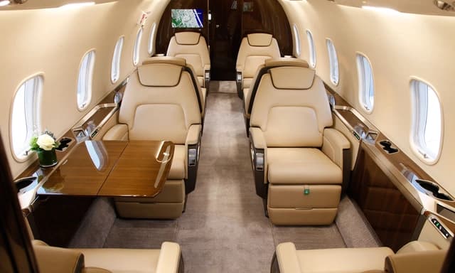 Challenger 350 N358MH photo 3