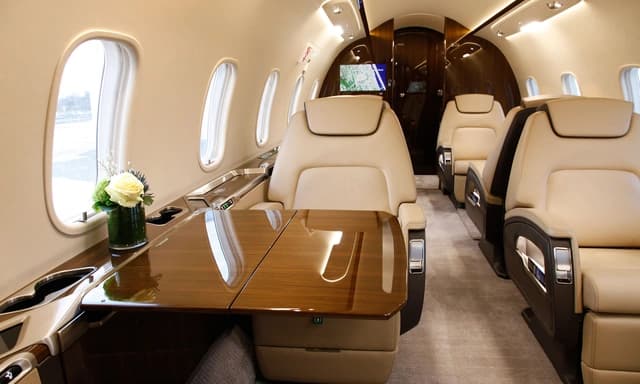 Challenger 350 N358MH photo 4