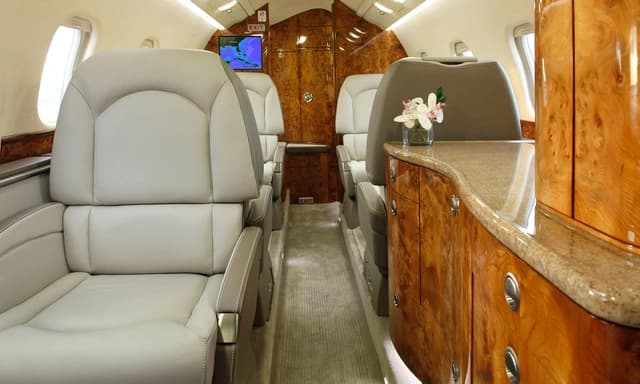 Learjet 60 N74HT photo 3