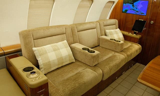 Challenger 605 N605JP photo 2
