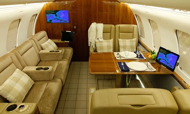 Challenger 605 N605JP photo 3