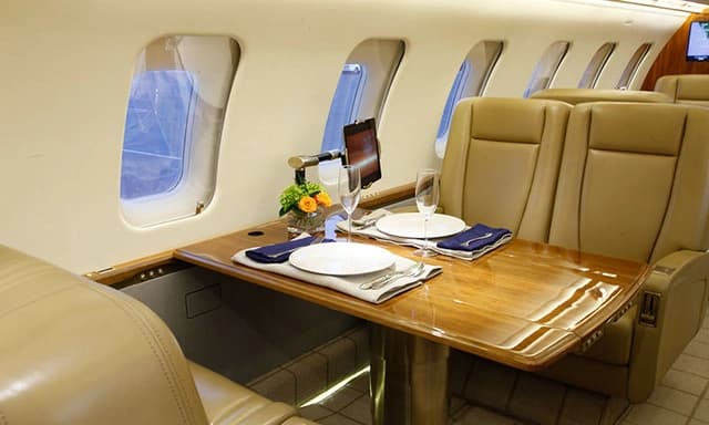 Challenger 605 N605JP photo 4