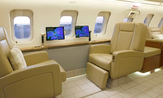 Challenger 605 N605JP photo 5
