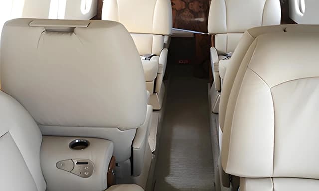 Learjet 60 N317MM photo 4