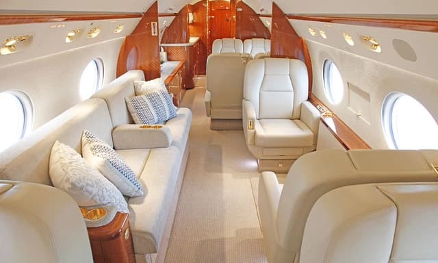 Gulfstream G550 N269WR photo 2