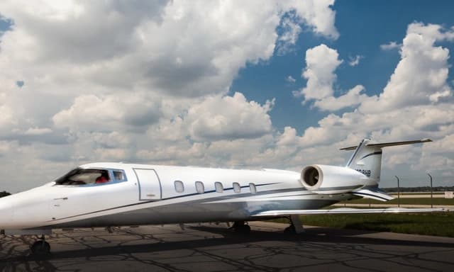 Learjet 60 N198HB