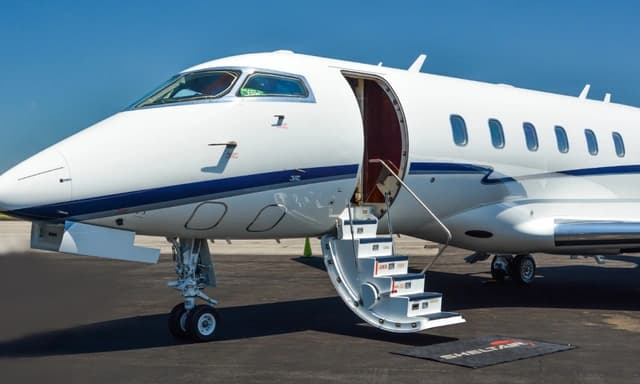 Challenger 300 N15HR