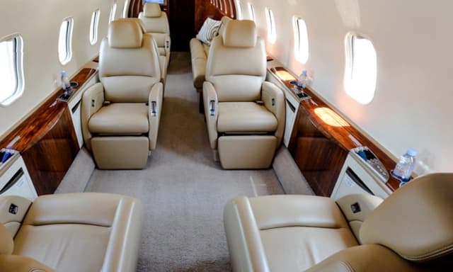 Challenger 300 N15HR photo 2