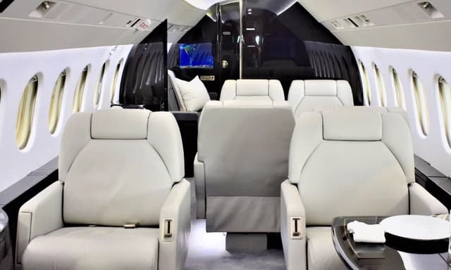 Falcon 900EX N551AD photo 2