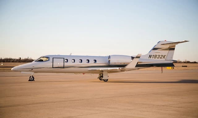 Learjet 31A N1932K
