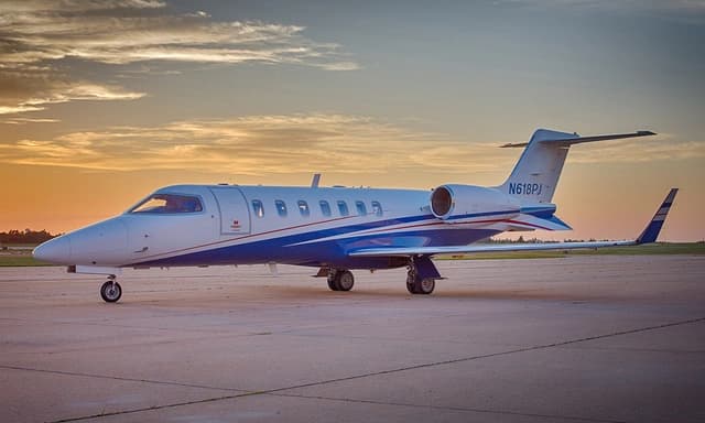 Learjet 40XR N618PJ