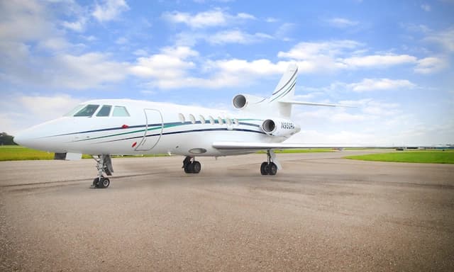 Falcon 50 N950RA