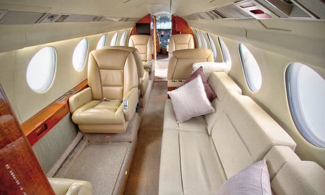 Falcon 50 N950RA photo 2