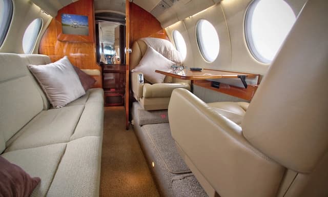 Falcon 50 N950RA photo 3