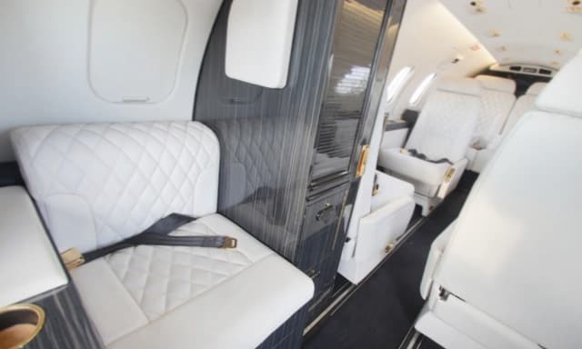 Learjet 35A N81RA photo 3
