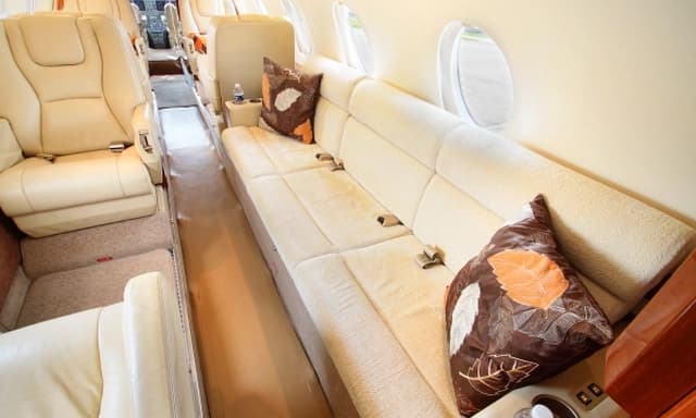 Falcon 20F-5 N730RA photo 3