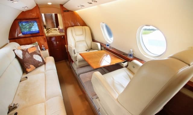 Falcon 20F-5 N730RA photo 4