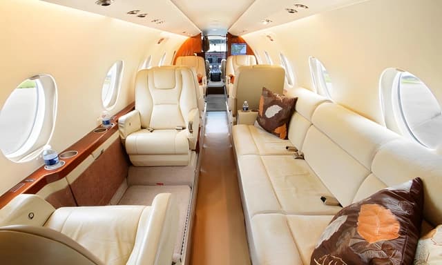 Falcon 20F-5 N730RA photo 5