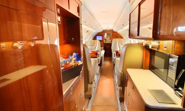 Falcon 20F-5 N730RA photo 6