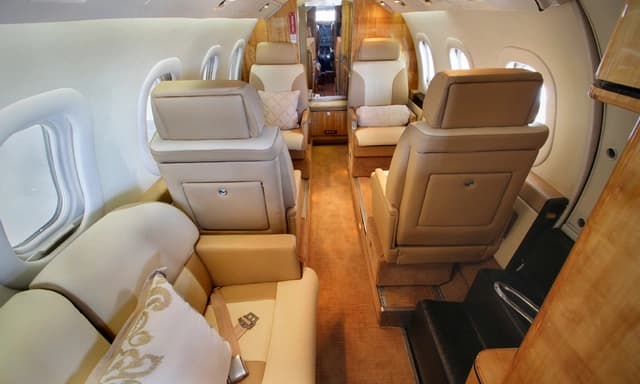 Learjet 55C N559RA photo 2