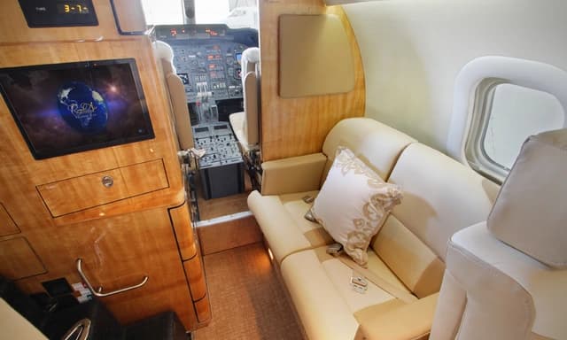 Learjet 55C N559RA photo 4